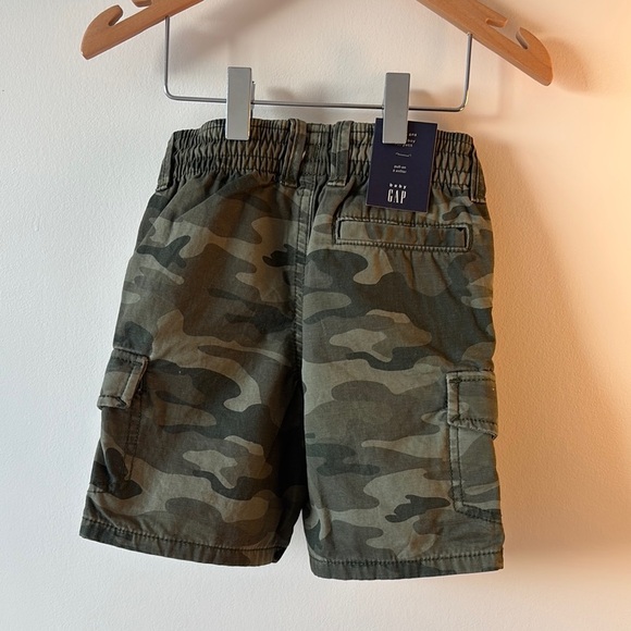 GAP Kids Camo Cargo Shorts - Picture 2 of 2